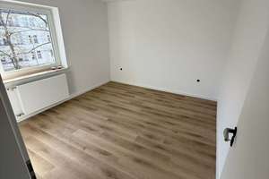 Sofort bezugsfrei, 2-Zimmer-Wohnung, Erstbezug nach Kernsanierung.
