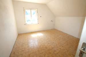 OH-155-26 Sanierungsbedürftiges Einfamilienwohnhaus in Burglengenfeld – Die vollständige Adresse der Immobilie erhältst du vom Anbieter., 93133 Burglengenfeld – Vorschaubild 18
