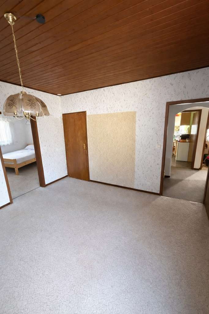 Immobilie in Wetzlar - Geräumiges, lichtdurchflutetes Einfamilienhaus – ideal für vielfältige Nutzungsmöglichkeiten. - Bild 1