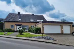 Komfortables Wohnhaus plus Renditeobjekt! – Bielefeld – Vorschaubild 3