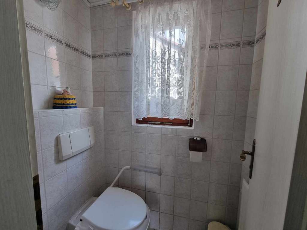 Immobilie in Breitungen/Werra - Junggebliebenes Wohnparadies für Familien + 3 Garage im Hinterhaus und Garten - Bild 4