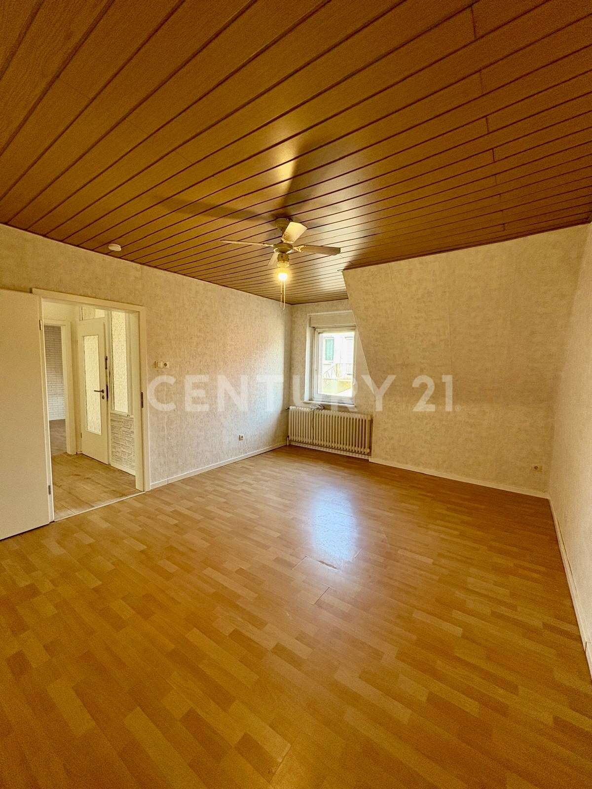 Immobilie in Schönenberg-Kübelberg - Geräumiges 1-2 Familienhaus in zentraler Lage - viel Platz für Ihre Ideen! - Bild 5