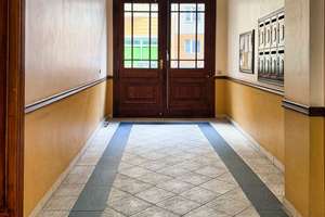 GRÜNDERZEIT-ALTBAUWOHNUNG MIT 2 BALKONEN, AUFZUG UND ENERGIEEFFIZIENZKLASSE B IN BESTLAGE – Liebigstraße 36, 10247 Friedrichshain, Berlin – Vorschaubild 3