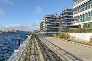 Exklusive Neubauwohnung im prämierten WAVE mit Bootsanliegeplatz und Rooftop-Terrasse!