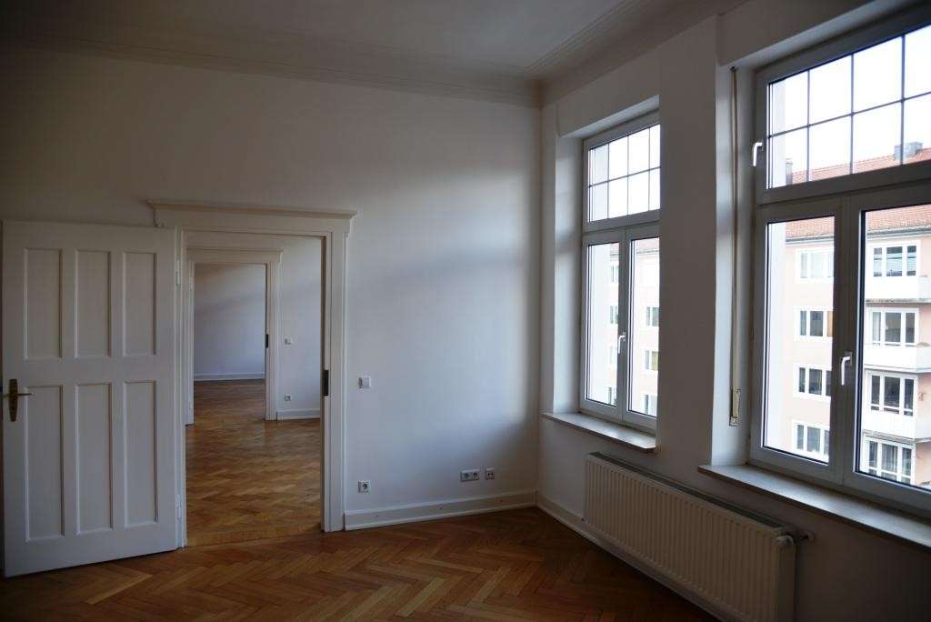 Charmante, sonnige Altbauwohnung mit 155 m² in München-Neuhausen 