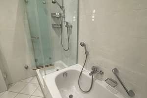3-Zimmer-DG-Wohnung mit gehobener Innenausstattung in Düsseldorf – Die vollständige Adresse der Immobilie erhältst du vom Anbieter., 40545 Oberkassel, Düsseldorf – Vorschaubild 8