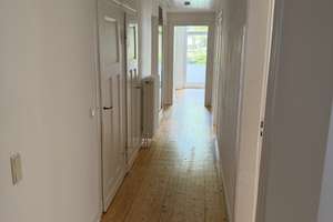Familienwohnung mit eigenem Garten: 5-Zimmer-Altbauwohnung mit großer Wohnküche im Buscheyviertel