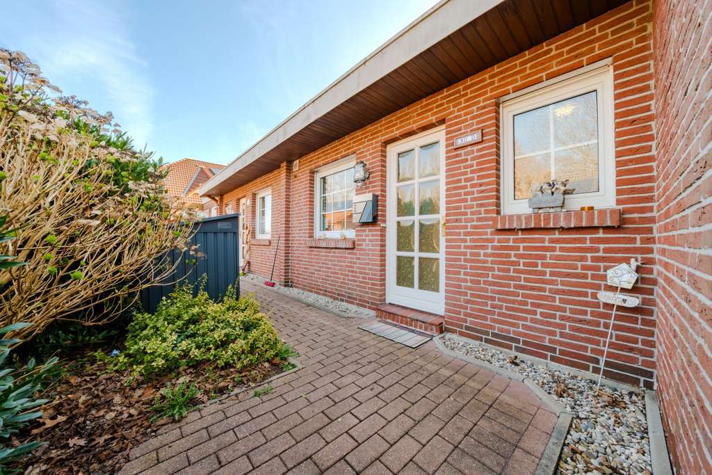 Immobilie in Westoverledingen - Charmantes Reihenmittelhaus mit Sommergarten, Studio im Spitzboden und Terrasse - Bild 0