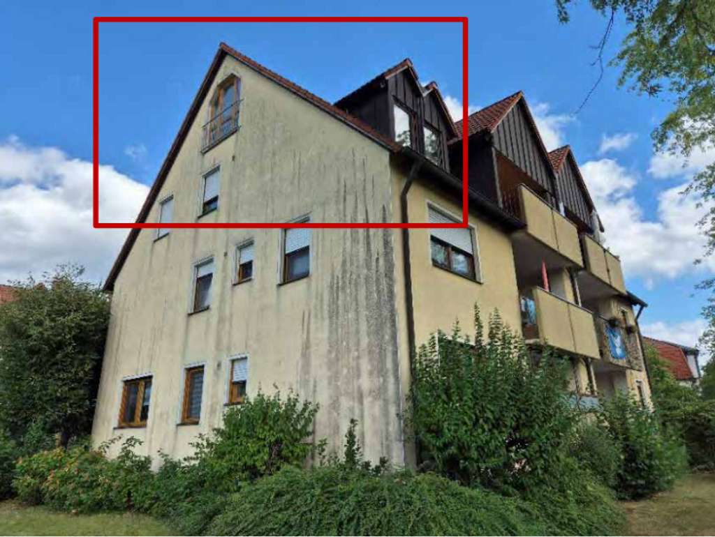 Immobilie in Neuendettelsau - Lichtdurchflutete DG-Wohnung mit Südbalkon & großzügigem Studio - Bild 1