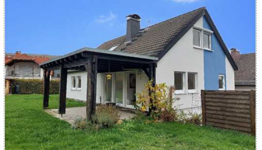 Bild von 7-Zimmer Einfamilienhaus mit Garage in Eppstein
