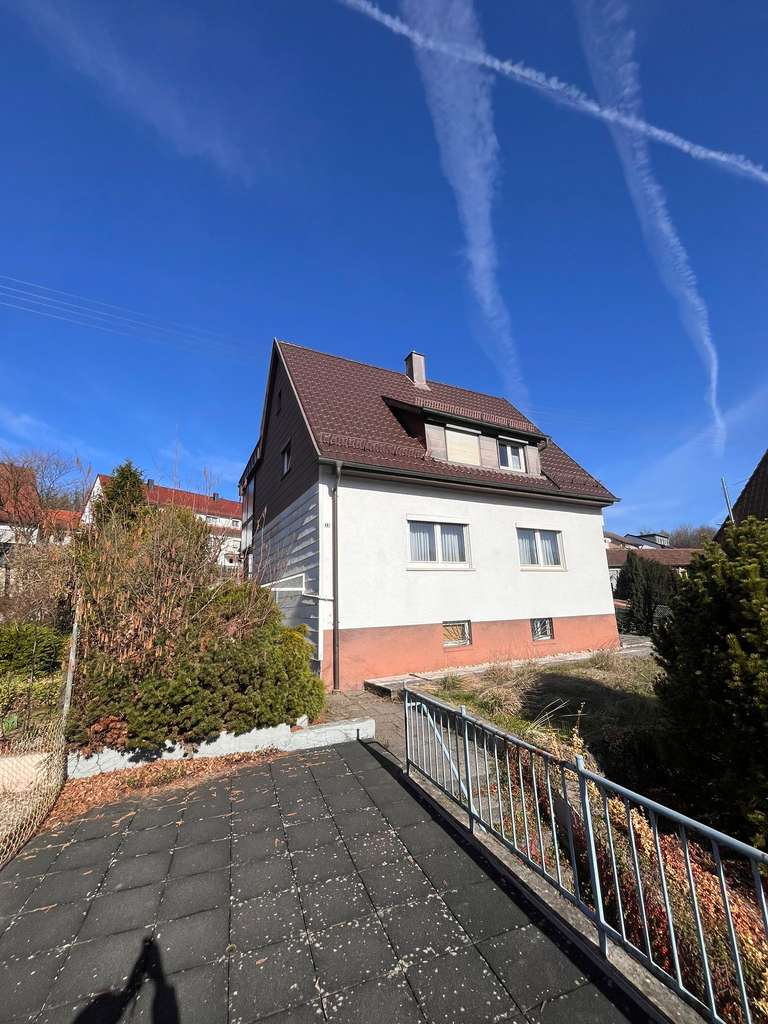 Immobilie in Albershausen - Charmantes Einfamilienhaus in Albershausen mit großem Balkon und Garten - Bild 2