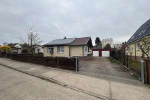 Charmantes Einfamilienhaus mit zwei Garagen und großem Garten - Ihr neues Zuhause in Bohnsdorf – Sandbacher Weg 7, 12526 Bohnsdorf, Berlin – Vorschaubild 5