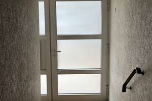 Frisch saniert & bezugsfertig: Stilvolle 2-Zimmer-Wohnung mit Sonnenbalkon und Tiefgaragenstellplatz – Evastraße 6a, 51149 Ensen, Köln – Vorschaubild 3