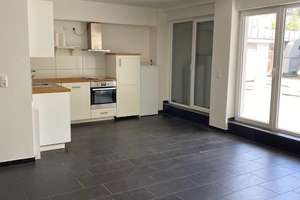 Exklusive 2 Zimmer Wohnung mit Einbauküche, Terrasse und Eckbadewanne