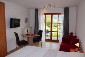 Feriendomizil! Möbliertes Apartment (102) in wunderschöner Aussichtslage von Obernzell bei Passau – Matzenberger Str. 36, 94130 Obernzell – Vorschaubild 2