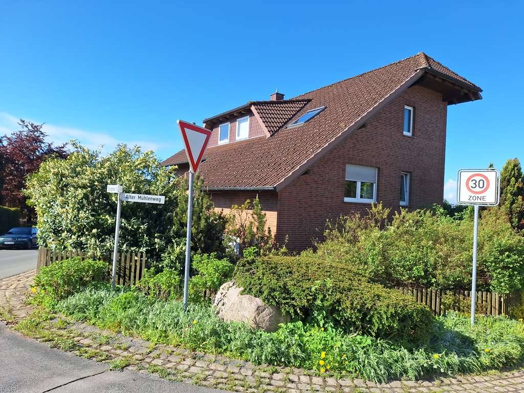 Immobilie in Rinteln - Viel Platz für Ihre Pläne in diesem Mehrfamilienhaus in Rinteln Ortsteil - Bild 1