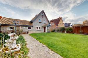 Luxuriöses Zweifamilienhaus mit Pool, Wellness & großem Garten in zentraler Lage von Hannover – Die vollständige Adresse der Immobilie erhältst du vom Anbieter., 30655 Groß-Buchholz, Hannover – Vorschaubild 3