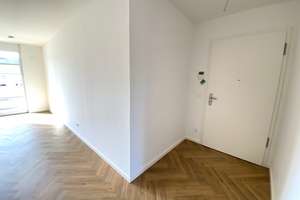 Sehr helle Süd-Balkon Wohnung mit Abstellkammer und EBK,  Loggia!!! – Florian-Geyer-Str 111, 12489 Adlershof, Berlin – Vorschaubild 2