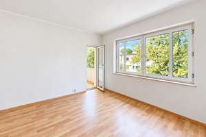 Sanierungsbedürftige Zwei-Zimmer-Wohnung mit Südwestbalkon in ruhiger Lage