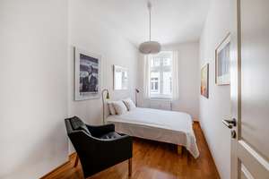 Ein Rückzugsort mitten in der Stadt – Stilvolle Altbauwohnung mit sonnigem Westbalkon – Die vollständige Adresse der Immobilie erhältst du vom Anbieter., 10117 Mitte (Ortsteil), Berlin – Vorschaubild 7