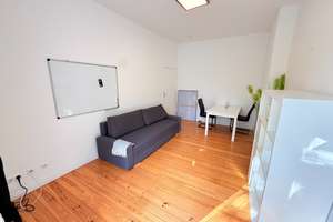 *Beste Zehlendorf Lage* - Ruhige Balkon-Whg  mit EBK und Keller!