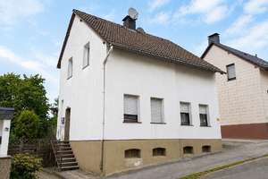 JA, zum ruhig gelegenen Ein-/Zweifamilienhaus mit Garagen  und  schönem Garten - Nähe Ittertal!