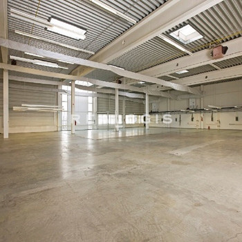 Lagerfläche im Obergeschoss - ca. 4.700 m² Hallenfläche zu vermieten