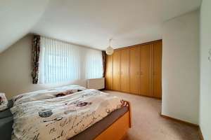 Neuer Preis...die Modernisierung kann starten.
4 Zimmer auf 131 m². Herrliches Grundstück.
Südstad – Die vollständige Adresse der Immobilie erhältst du vom Anbieter., 78050 Villingen, Villingen-Schwenningen – Vorschaubild 10