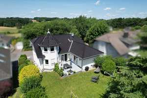 Asbach: Stilvolles Mehrgenerationenhaus – Mit Türmchen und Gartenparadies – Neuwied (Kreis) – Vorschaubild 1