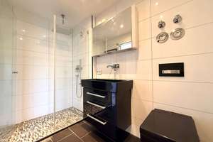 Stilvolle Maisonette-Wohnung mit eigenem Whirlpool-Highlight – Die vollständige Adresse der Immobilie erhältst du vom Anbieter., 80997 Allach, München – Vorschaubild 16