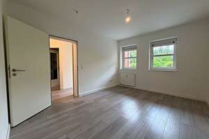 Lichtdurchflutete 3-Zimmer-Erdgeschosswohnung mit eigener Terrasse und Tiefgaragenstellplatz – Achterstraße 7b, 28359 Horn, Bremen – Vorschaubild 4