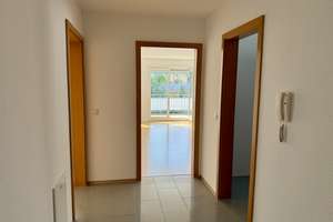 Stadtnah und ruhig: Gut geschnittene 3-Zimmer-Wohnung mit Balkon, Gäste-WC und 2 Carport-Stellplätze – Hohenhewenstraße 10a, 78224 Singen (Hohentwiel) – Vorschaubild 5
