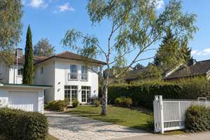 NEU *Paul & Partner* SELTENE GELEGENHEIT: FREISTEHENDE VILLA IN GRÜNER HANGLAGE! CITY-OST!