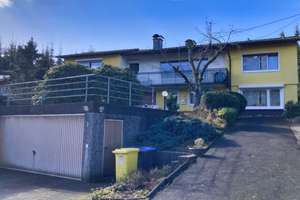 Charmantes Einfamilienhaus mit Doppelgarage in ruhiger und gefragter Lage von Freudenberg – Die vollständige Adresse der Immobilie erhältst du vom Anbieter., 57258 Freudenberg – Vorschaubild 2