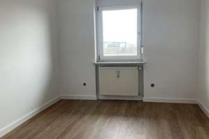 * Sanierte Wohnung mit Balkon und Loggia * – Schleißheimer Str. 341, 80809 Am Riesenfeld, München – Vorschaubild 3