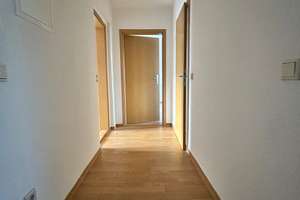 Ruhig gelegene 3-Raum Wohnung mit Balkon – Friedrich-Ludwig-Jahn-Straße 21, 39240 Calbe (Saale) – Vorschaubild 2