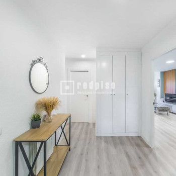 4-Zimmer-Wohnung, 2 Bäder, Terrasse und Abstellraum