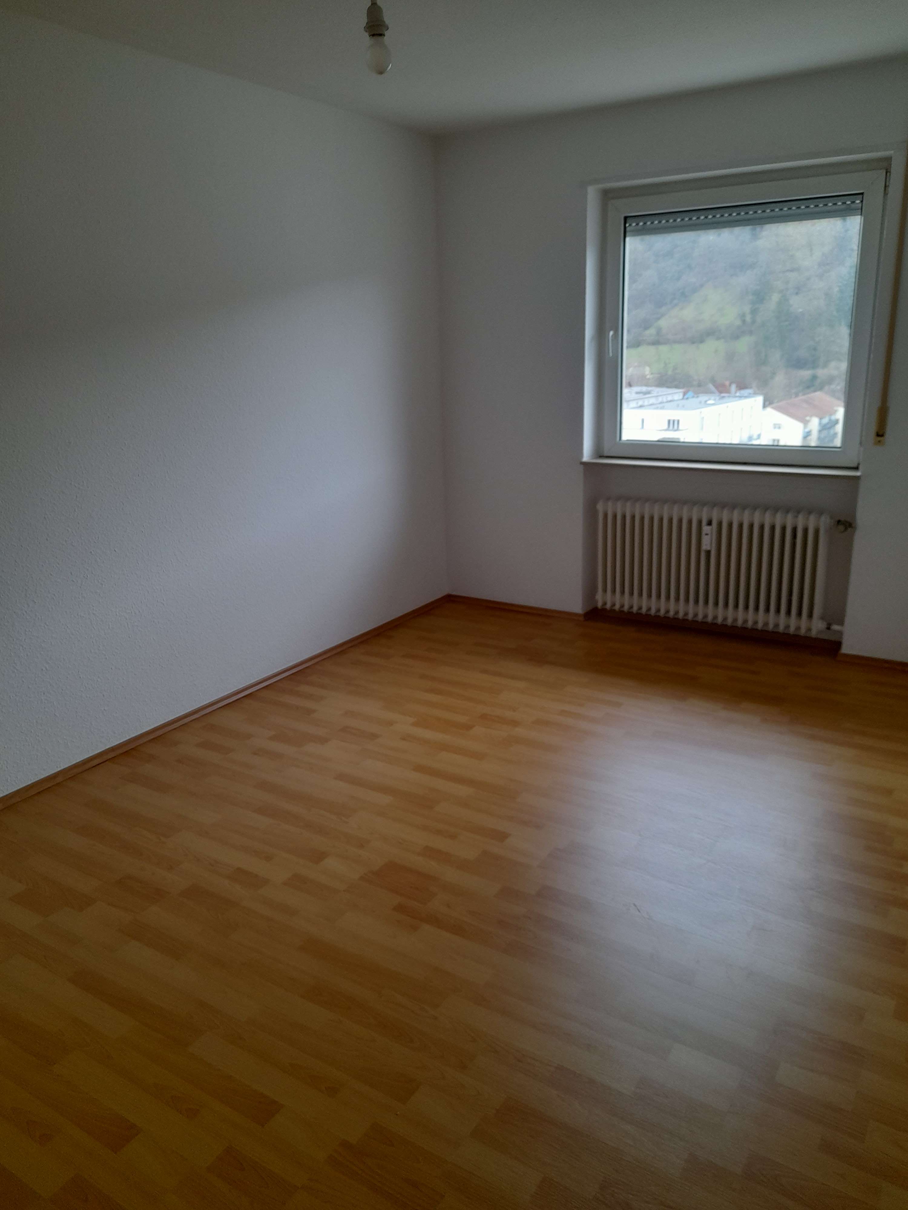 Immobilie in Annweiler am Trifels - Annweiler am Trifels, gepflegte 3 ZKB-ETW, mit Balkon, preiswert - Bild 0