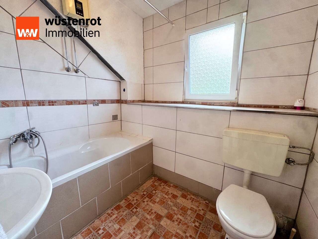 Immobilie in Selm - Doppelhaushälfte mit großem Garten, Ausbaupotenzial und Platz für 1–2 Familien in Selm-Bork - Bild 3