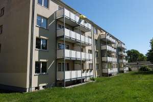 ++  Bequem im Erdgeschoss 3-Zimmer-Wohnung  mit DUSCHE  ++ – Carl-von-Ossietzky-Straße 112, 9127 Gablenz, Chemnitz – Vorschaubild 1