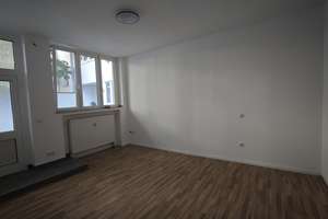Lebendiger Wohnraum in Düsseldorf: Großzügige 2-Zimmer-Wohnung – 40210 Stadtmitte, Düsseldorf – Vorschaubild 2