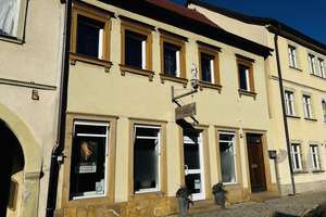 Charmantes Wohn- und Geschäftshaus mit sonnigem, blickgeschützten Innenhof und Nebengebäuden (Opt – Die vollständige Adresse der Immobilie erhältst du vom Anbieter., 97437 Haßfurt – Vorschaubild 3