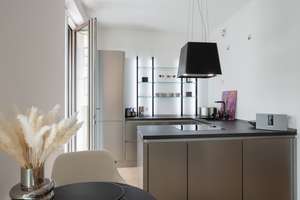 Exklusive 2-Zimmer-Wohnung mit Spreeblick und zwei Westbalkonen – Die vollständige Adresse der Immobilie erhältst du vom Anbieter., 10243 Friedrichshain, Berlin – Vorschaubild 3