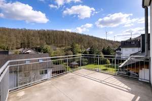 Gepflegte ca. 70 m² große ETW mit Tageslichtbad, großem Balkon und PKW- Stellplatz