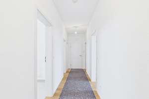 Wohnen mit Charakter: 4-Zimmer-Wohnung mit Hausmeistertätgikeit in Neu-Ulm – Die vollständige Adresse der Immobilie erhältst du vom Anbieter., 89231 Neu-Ulm – Vorschaubild 5