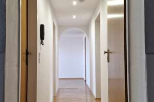 Gepflegte, renovierte 3,5 Zimmer Wohnung (Provisionsfrei) für 2-3 Personen im Zentrum von Düsseldorf – Die vollständige Adresse der Immobilie erhältst du vom Anbieter., 40215 Friedrichstadt, Düsseldorf – Vorschaubild 2