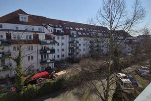 Viel Fläche für Eigennutzer!  50 m² + 2 Zi.-ETW mit EBK, Balkon, Stellplatz !