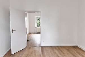 Helle kl. Altbauwohnung, Nähe Uni, 1 Raum + Küche , Diele, Wannenbad, 2024 saniert, Einbauküche – Ellernstr. 69, 45326 Altenessen-Süd, Essen – Vorschaubild 3