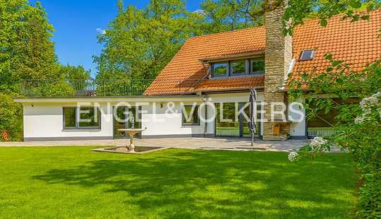 Bild von Hochwertig saniertes Familiendomizil mit Traumgarten in begehrter Villenlage