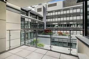 ++ Top-Innenstadtlage: Exklusive 2-Zimmer-Wohnung mit Balkon, Dachterrasse & viel Komfort ++ – 60313 Innenstadt, Frankfurt am Main – Vorschaubild 5